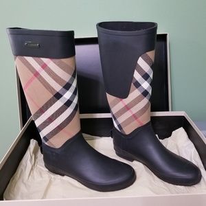 100% AUTHENTIC BURBERRY RAIN BOOTS WORN ONCE